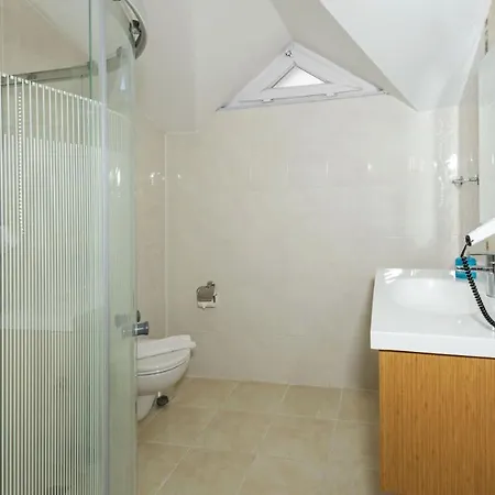 Ξενοδοχείο με διαμερίσματα Kerem 4*